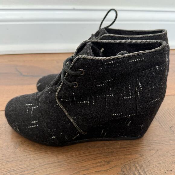 TOMS Desert Wedge Heel Lace Up Dressy Ankle Booties Black Women's Size 5.5 - Picture 4 of 6